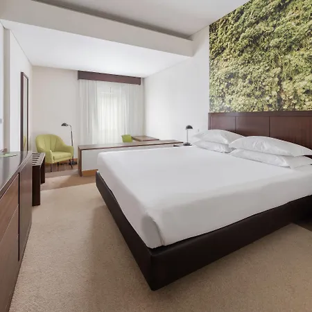 Neat Avenida Hotel 3*