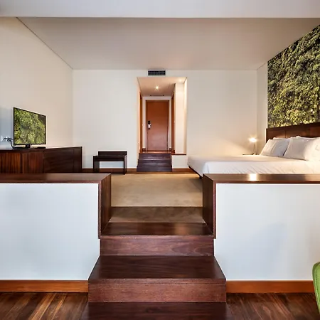 Neat Avenida Hotel