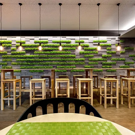 ホテル Neat Avenida ポンタ・デルガダ