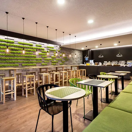 Neat Avenida Ponta Delgada (Sao Miguel)