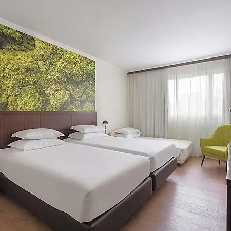 Neat Avenida Szálloda 3*