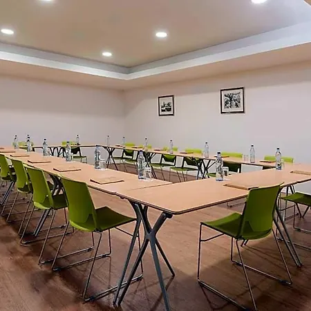 Neat Avenida Szálloda 3*