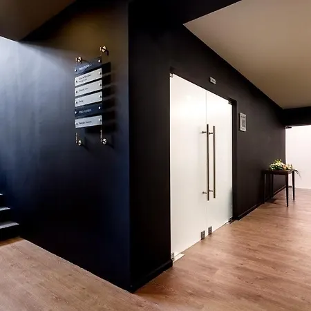 Neat Avenida Hotel 3*